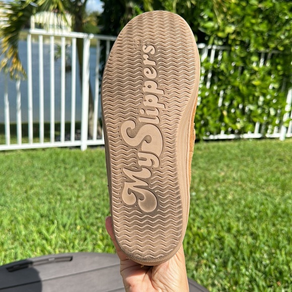 MY SLIPPERS BY MY PILLOW MOCCASIN STYLE SUEDE LEATHER SLIPPERS SIZE 9 - Picture 8 of 8